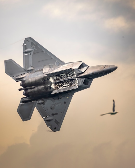 F-22 flying