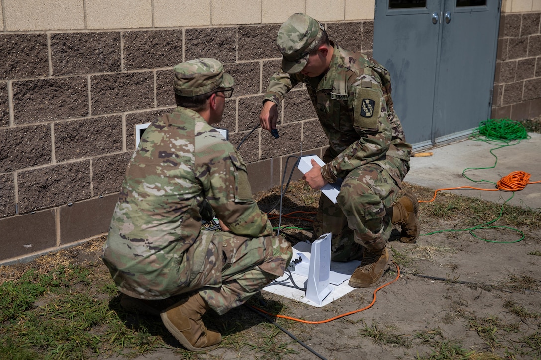 Army Reserve Soldiers use SpaceX's Starshield technology for faster, more convenient military communication