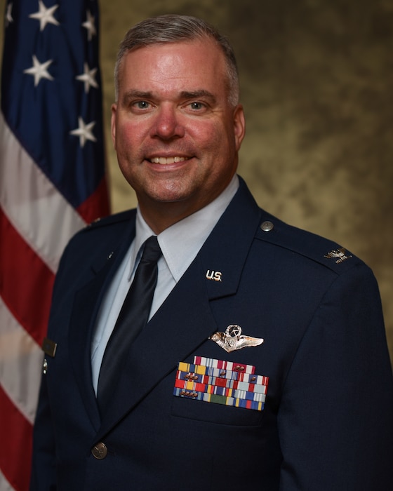 Col. James Combs official photo.
