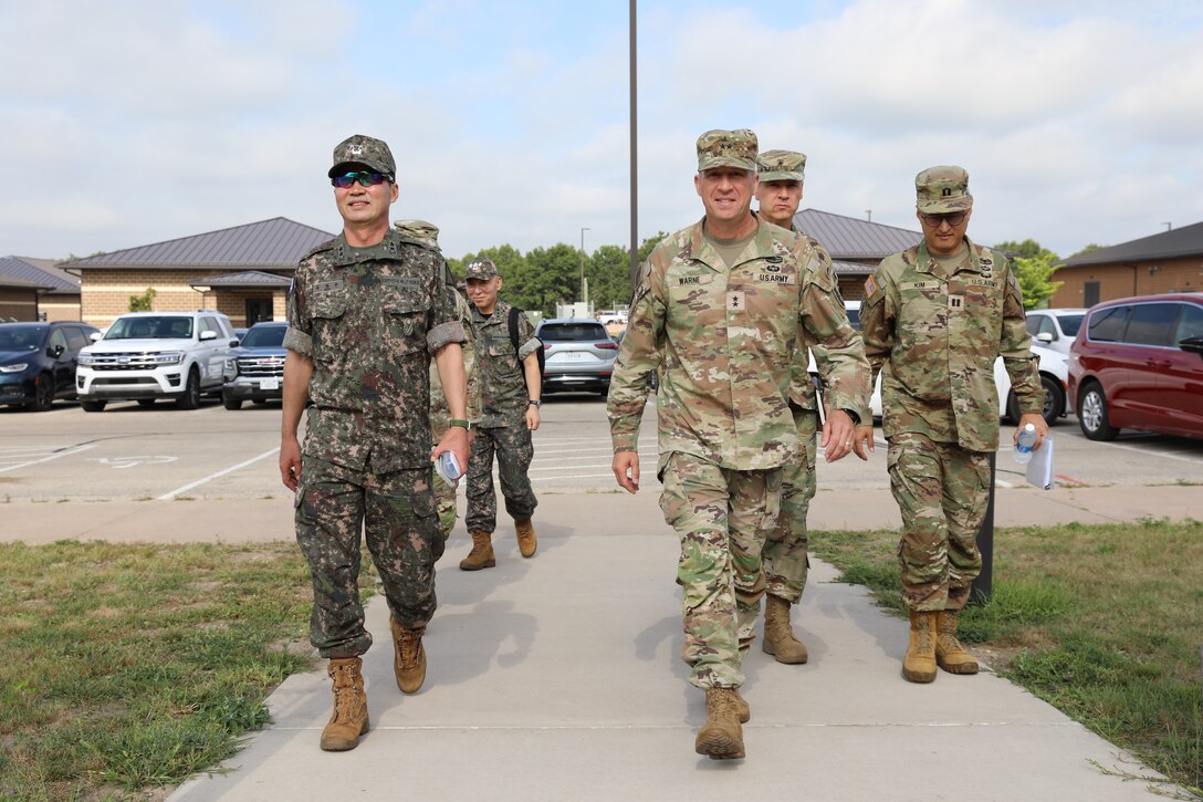 Republic of Korea and U.S. Army Commanders Emphasize Wet Gap Crossing Operations