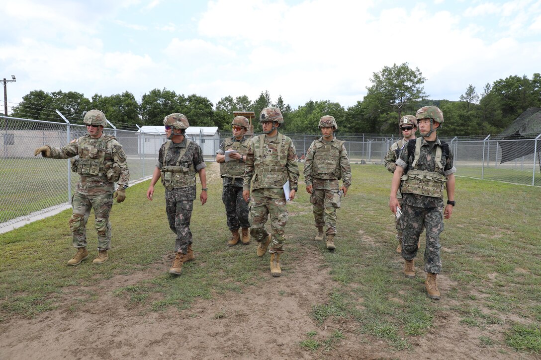Republic of Korea and U.S. Army Commanders Emphasize Wet Gap Crossing Operations