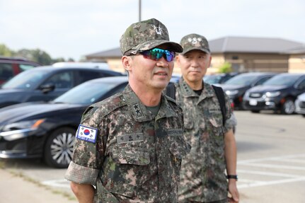 Republic of Korea and U.S. Army Commanders Emphasize Wet Gap Crossing Operations