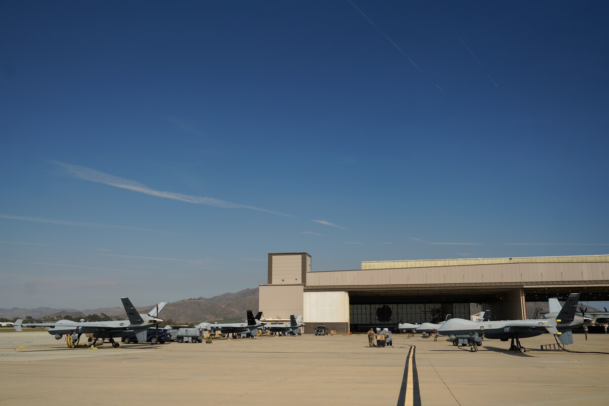 趣味・スポーツ・実用 USAF ORGANIZATIONAL MAINTENANCE HANDBOOK 432nd Maintenance Group perfects agile combat employment