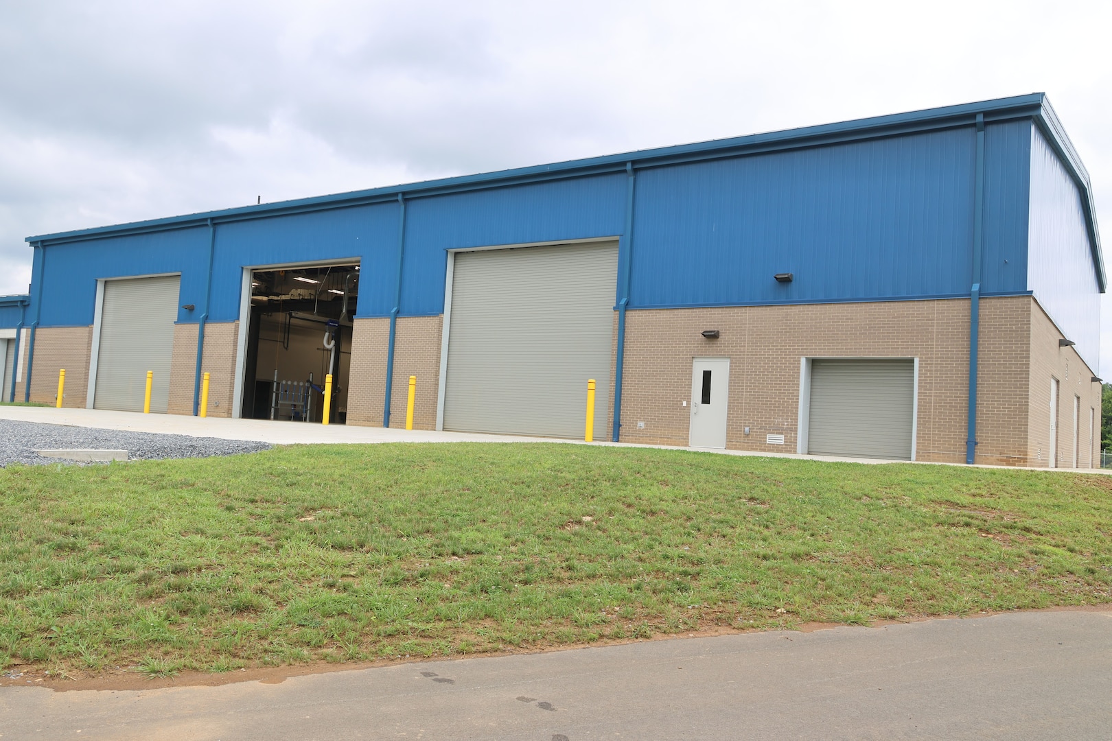 Exterior picture of a new Virginia National Guard maintenance facility