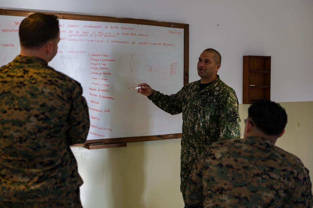 Suboficial de Segunda John Gonzales, jefe del peloton de Embarcaciones, explains the processes of raids to U.S. Marines during a subject matter expert exchange, in Uruguay, August 11, 2025. This subject matter expert exchange enhances the training and readiness standards for the United States and Uruguay as well as facilitating the exchange of formalized readiness standards between both countries. (U.S. Marine Corps photo by Sgt. Eduardo Delatorre)