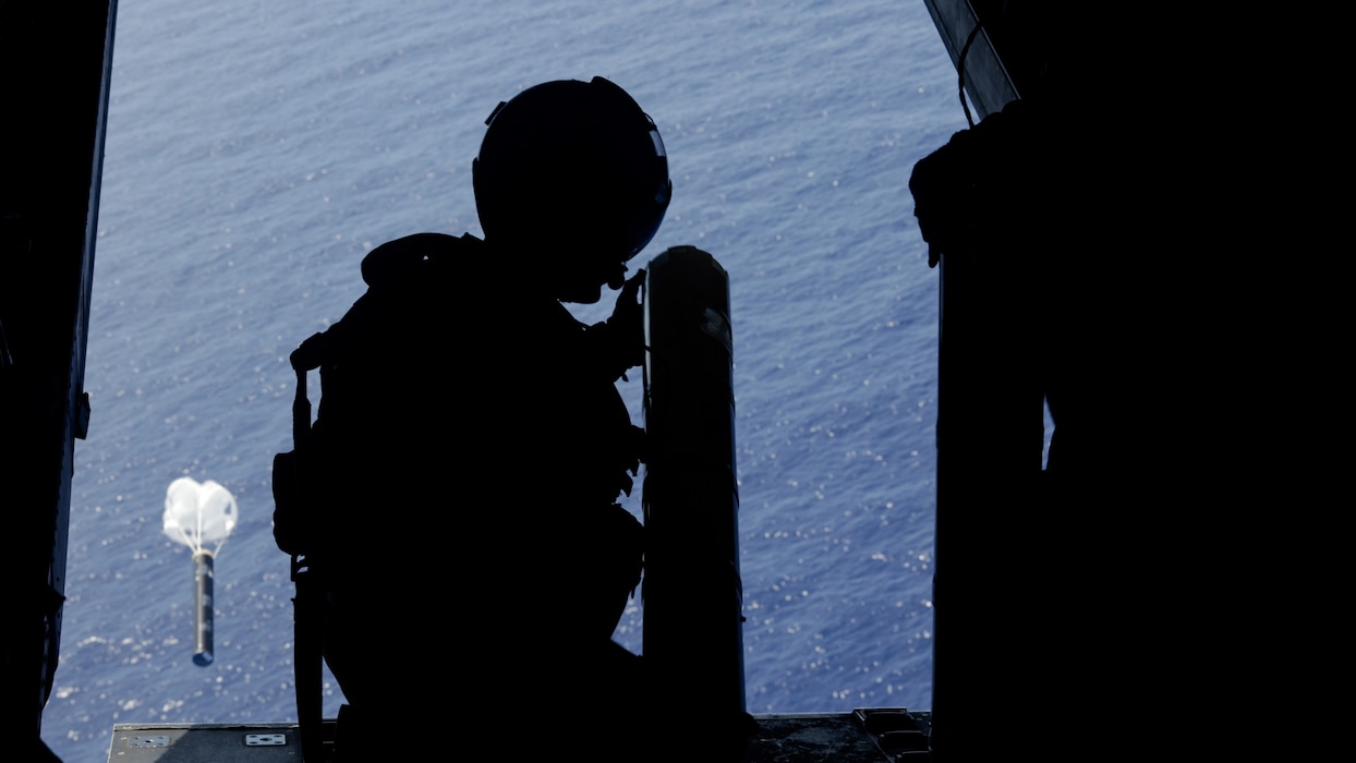 U.S. Marine Corps Cpl. Tristan Courtney, a crew chief with Marine Medium Tiltrotor Squadron (VMM) 265 (Rein.), 31st Marine Expeditionary Unit, deploys buoys during anti-submarine warfare training, in the Philippine Sea, Aug. 8, 2025.