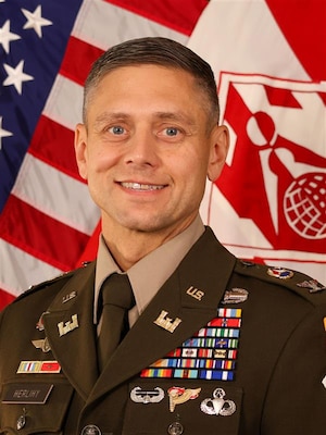 Head and shoulders portrait of U.S. Army colonel