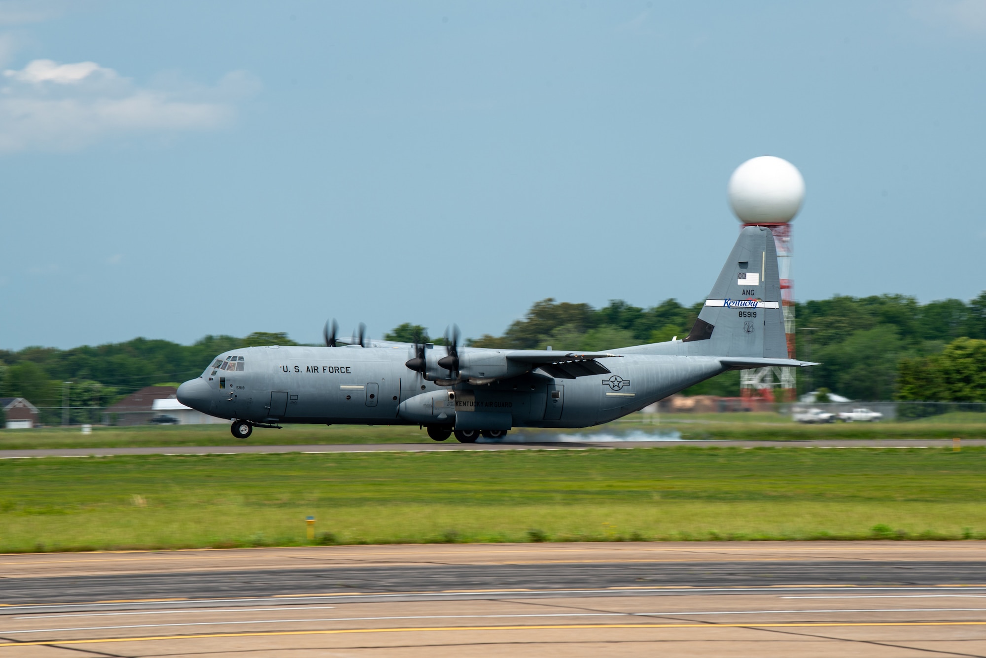 A Kentucky Air National Guard C-130J Super Hercules lands at Barkley Regional Airport in Paducah, Ky., May 14, 2025, in support of Exercise Grindstone, an earthquake-response scenario. A group of civilian employers was on hand to observe as part of an Employer Support of the Guard and Reserve “Bosslift,” a federal program designed to enhance employers’ understanding of Guard missions by offering an inside perspective on military operations. (U.S. Air National Guard photo by Phil Speck)