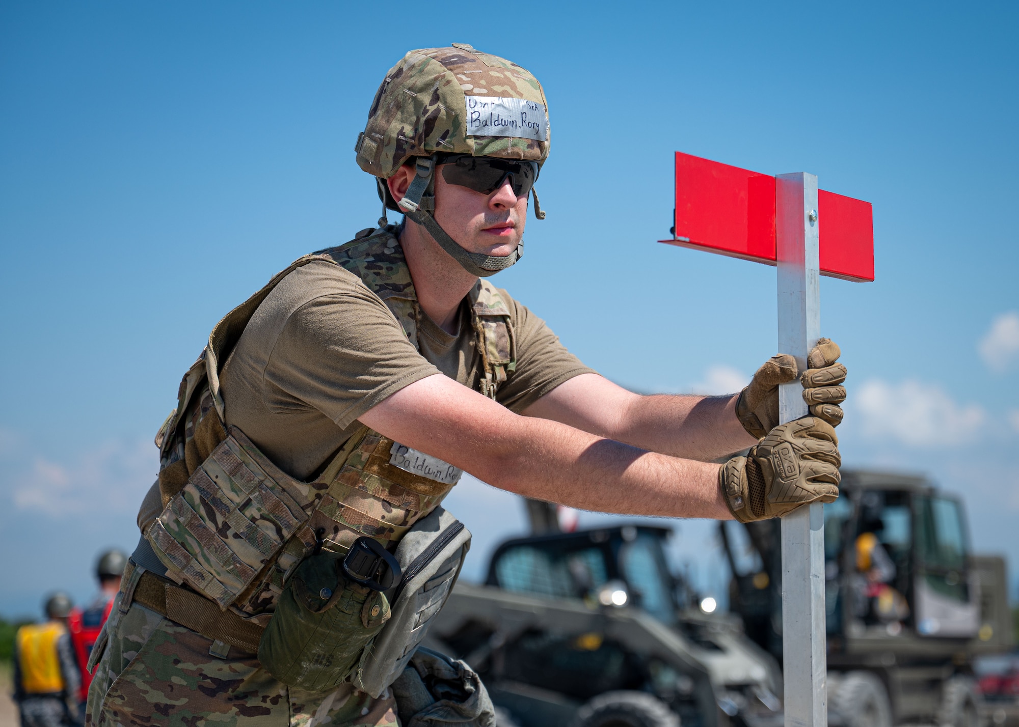 Airman conducts RADR.
