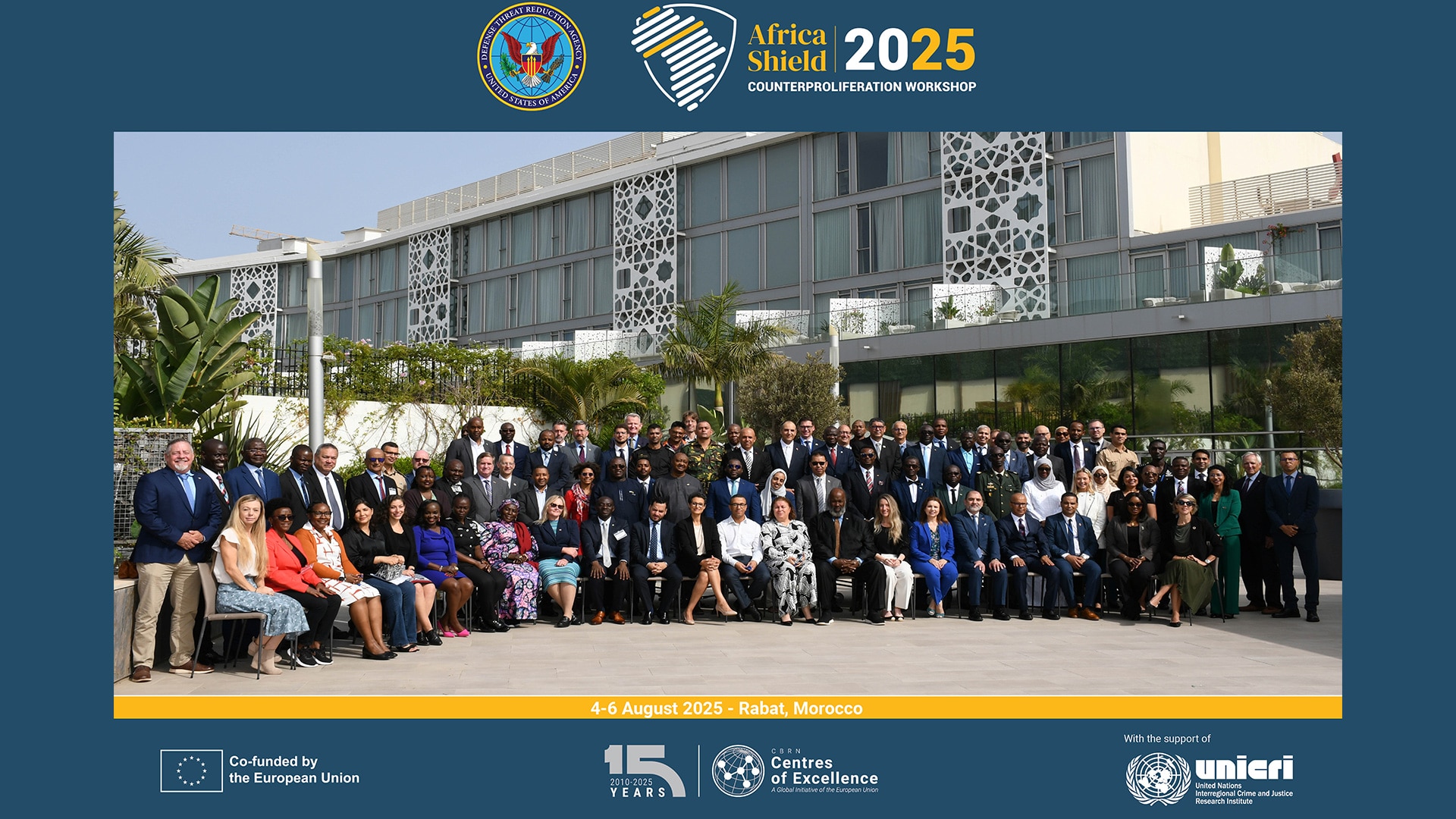 large group photo of workshop participants