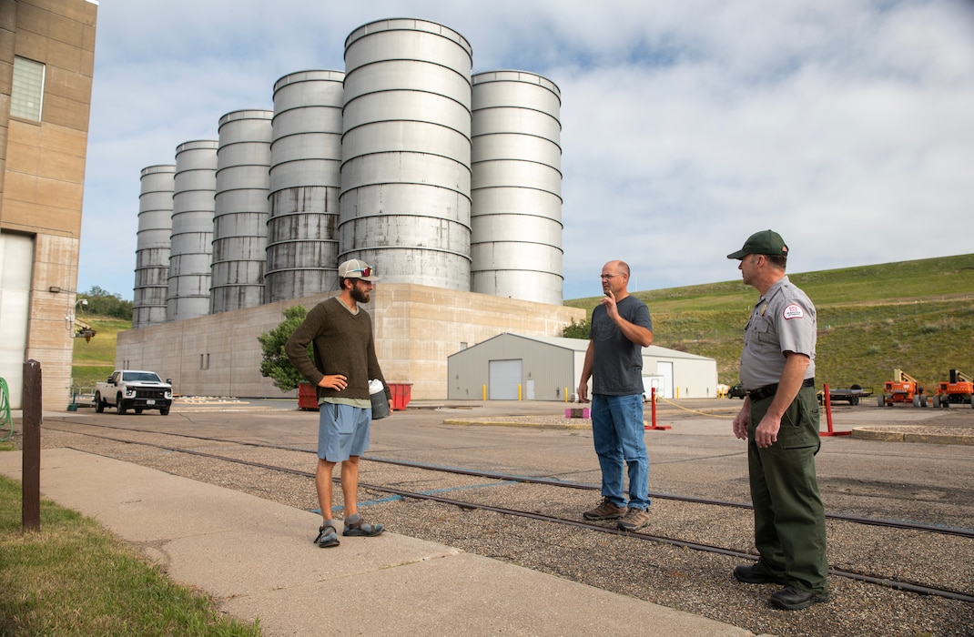 David Beck, operations project manager with the U.S. Army Corps of Engineers, Omaha District’s Garrison Dam Project in North Dakota, meets Kyle Parker, a paddler canoeing across the United States, at the dam’s powerhouse, July 18, 2025.