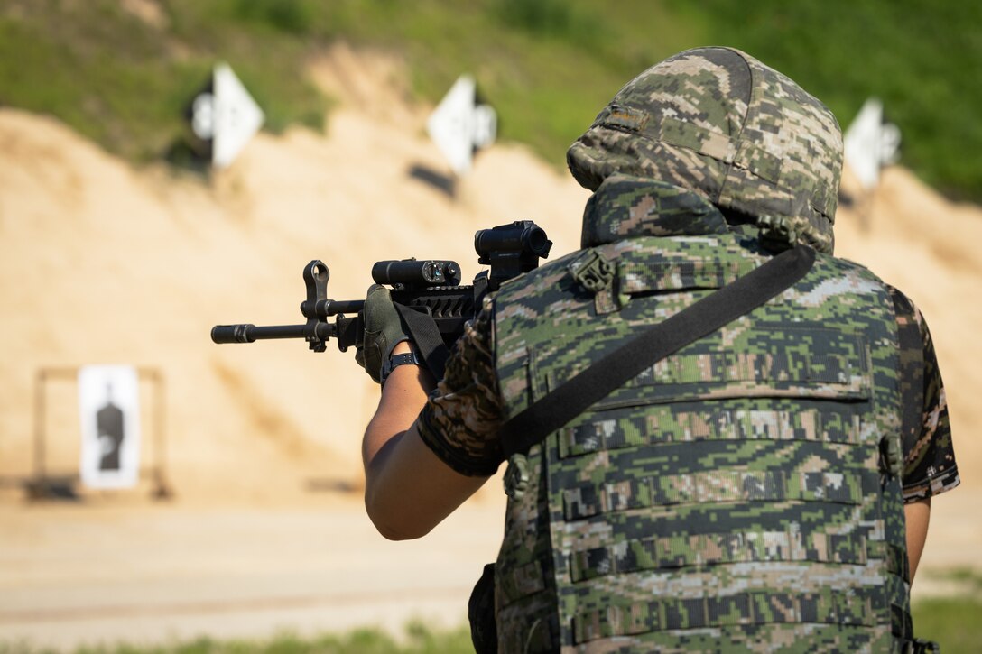 A Republic of Korean Marine conducts a failure to stop drill during the Korean Marine Exchange Program 25.2 in Pocheon, South Korea, July 26, 2025. KMEP is conducted regularly between the ROK and U.S. Marine Corps to increase their combined capabilities through realistic training geared towards deterrence and maintaining peace in the Indo-Pacific. (U.S. Marine Corps photo by Lance Cpl. Van Hoang)