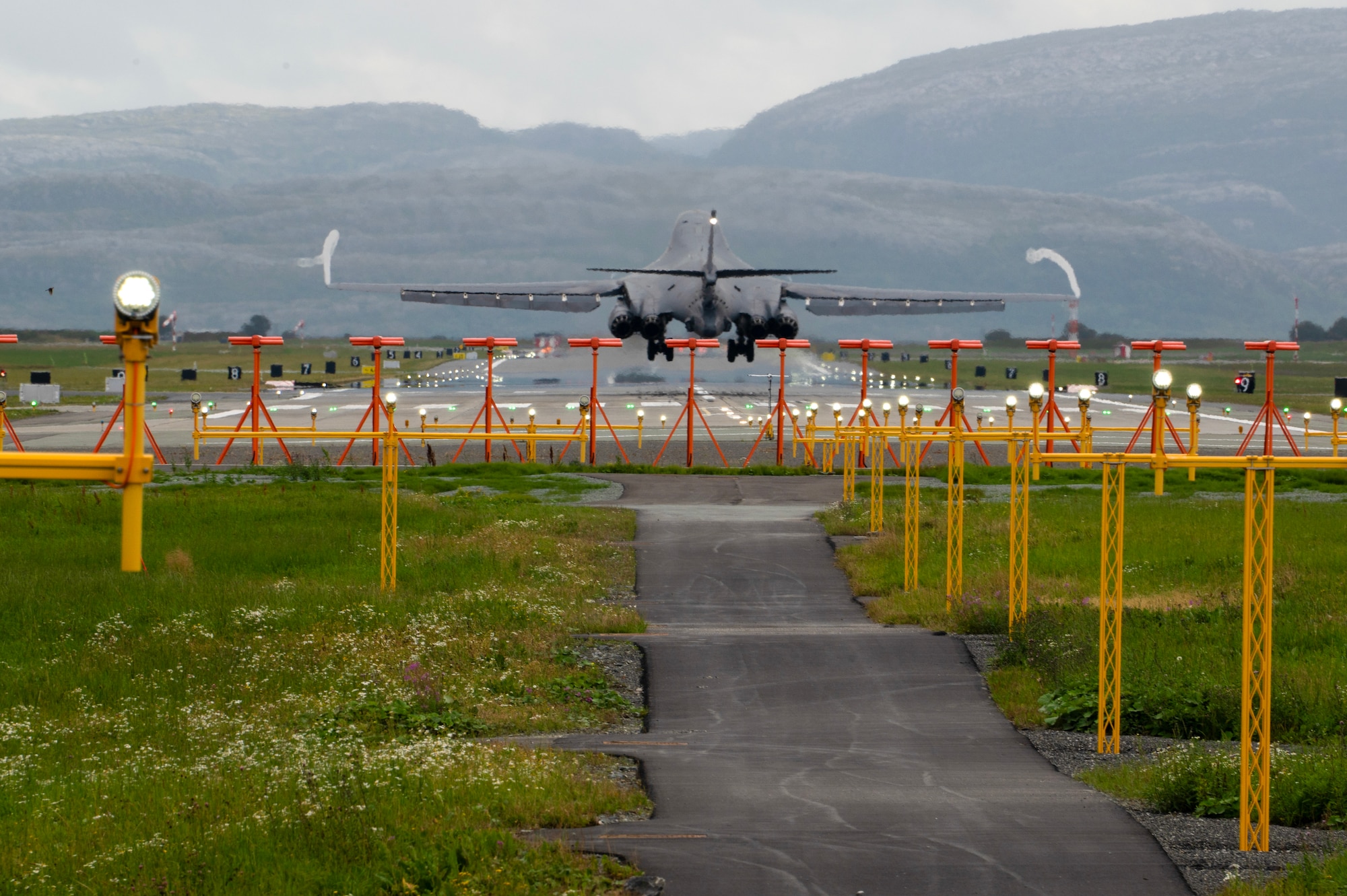 A B-1 Lancer comes in for landing