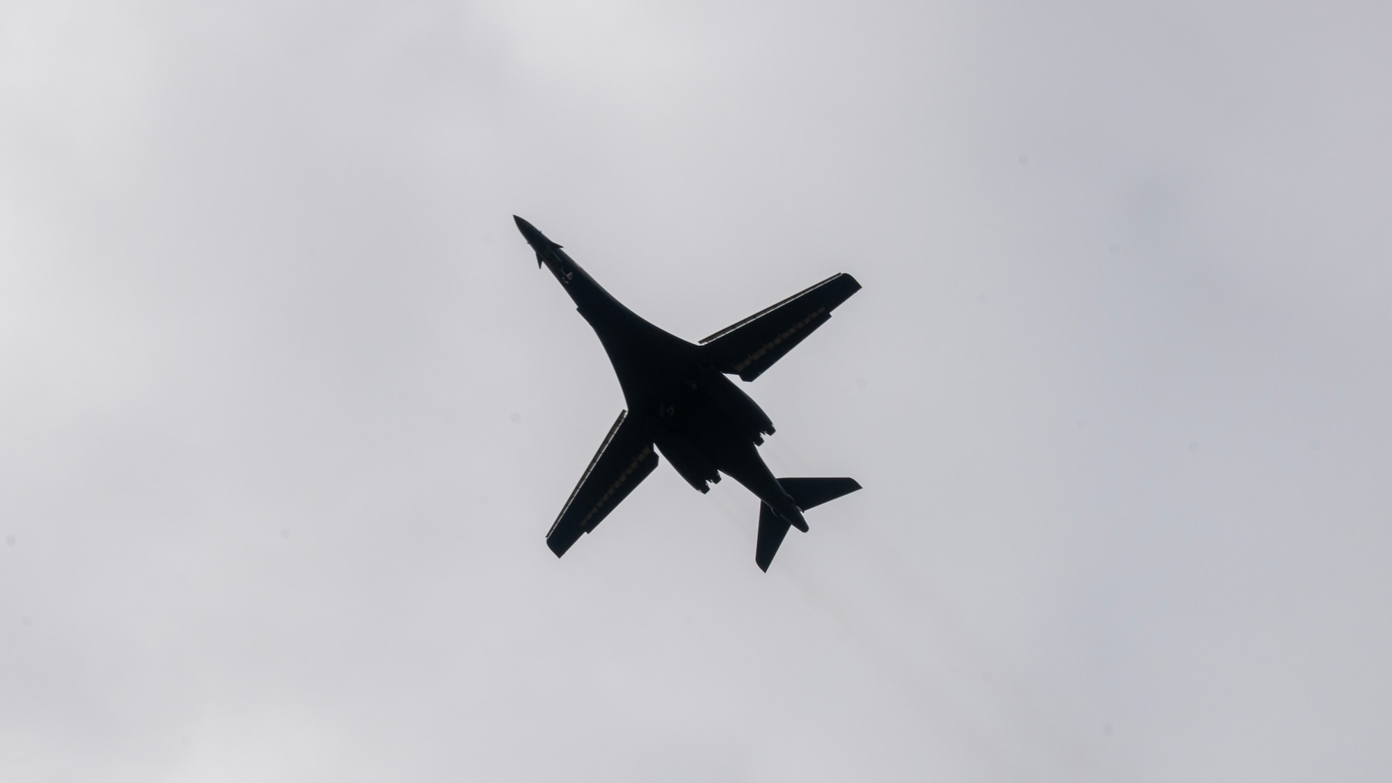 A B-1 Lancer comes in for landing