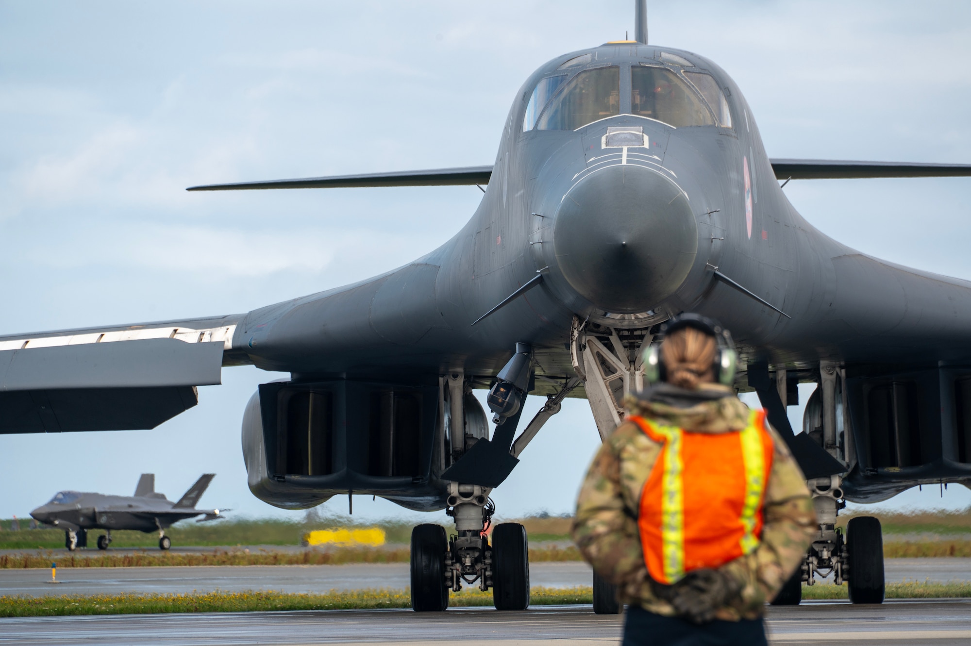 A B-1 Lancer comes in for landing
