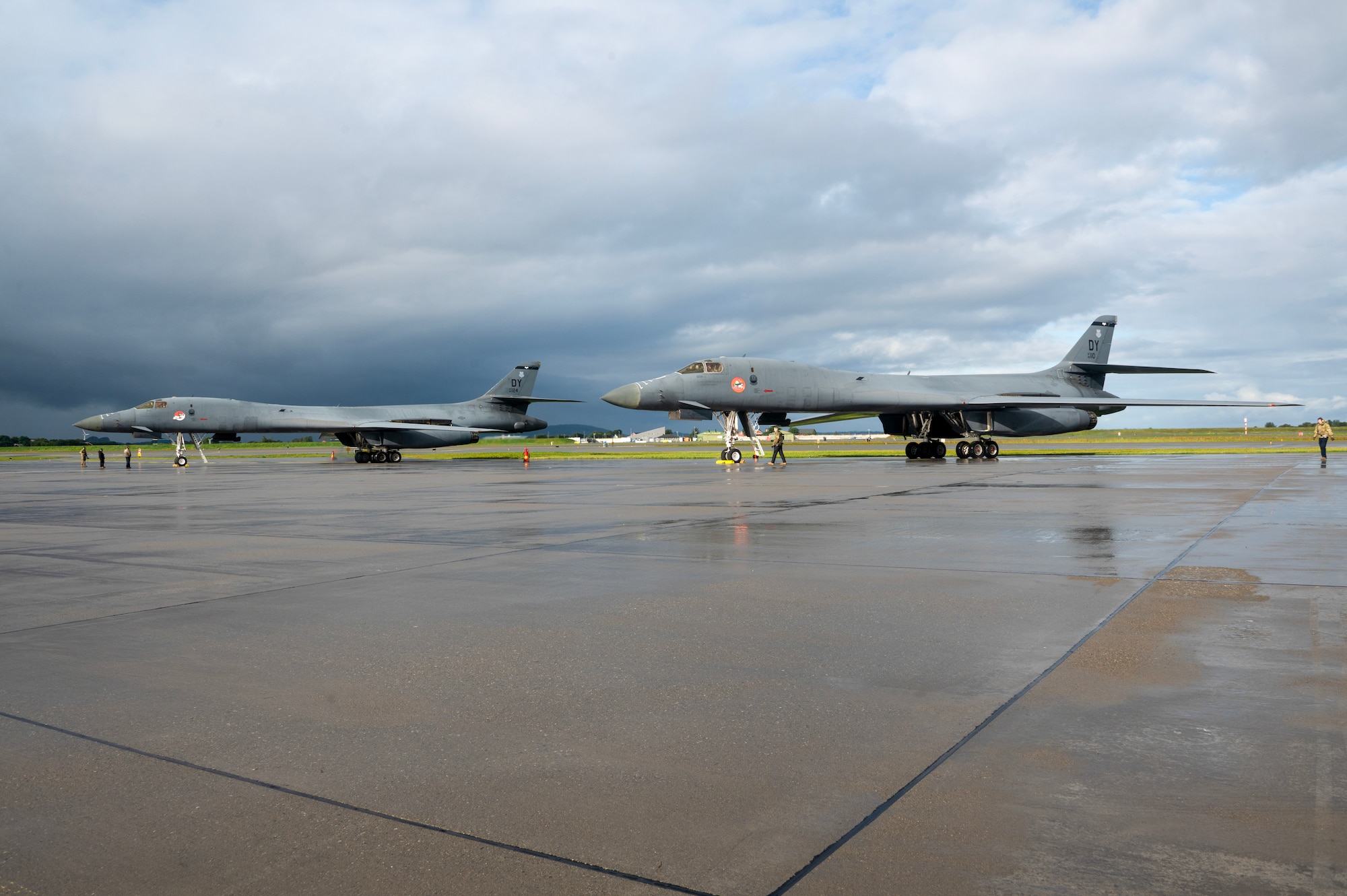 A B-1 Lancer comes in for landing