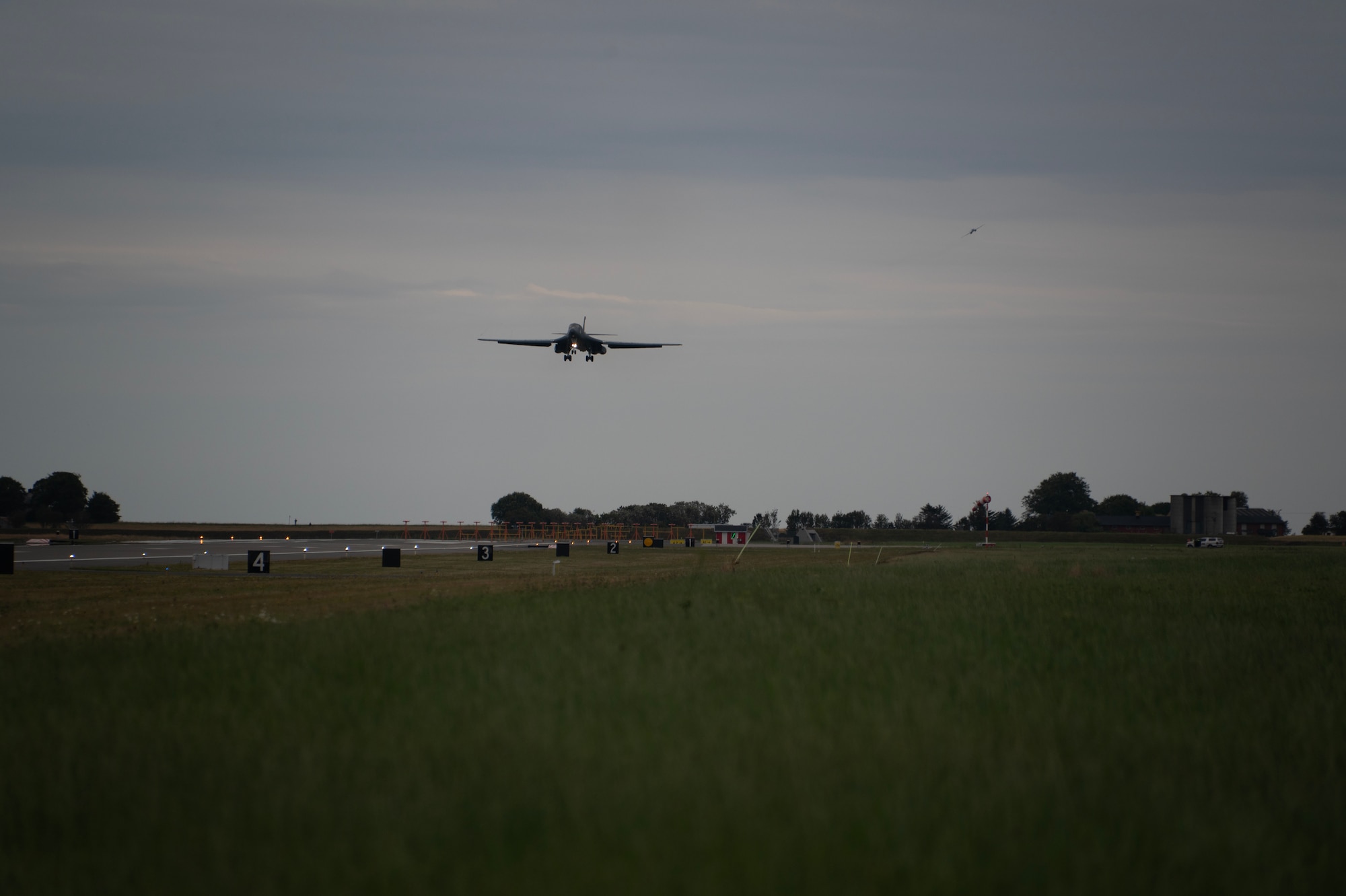 A B-1 Lancer comes in for landing