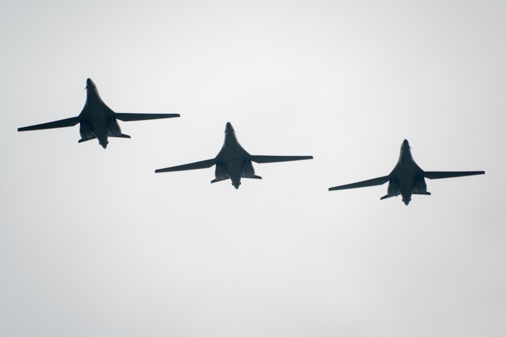A B-1 Lancer comes in for landing