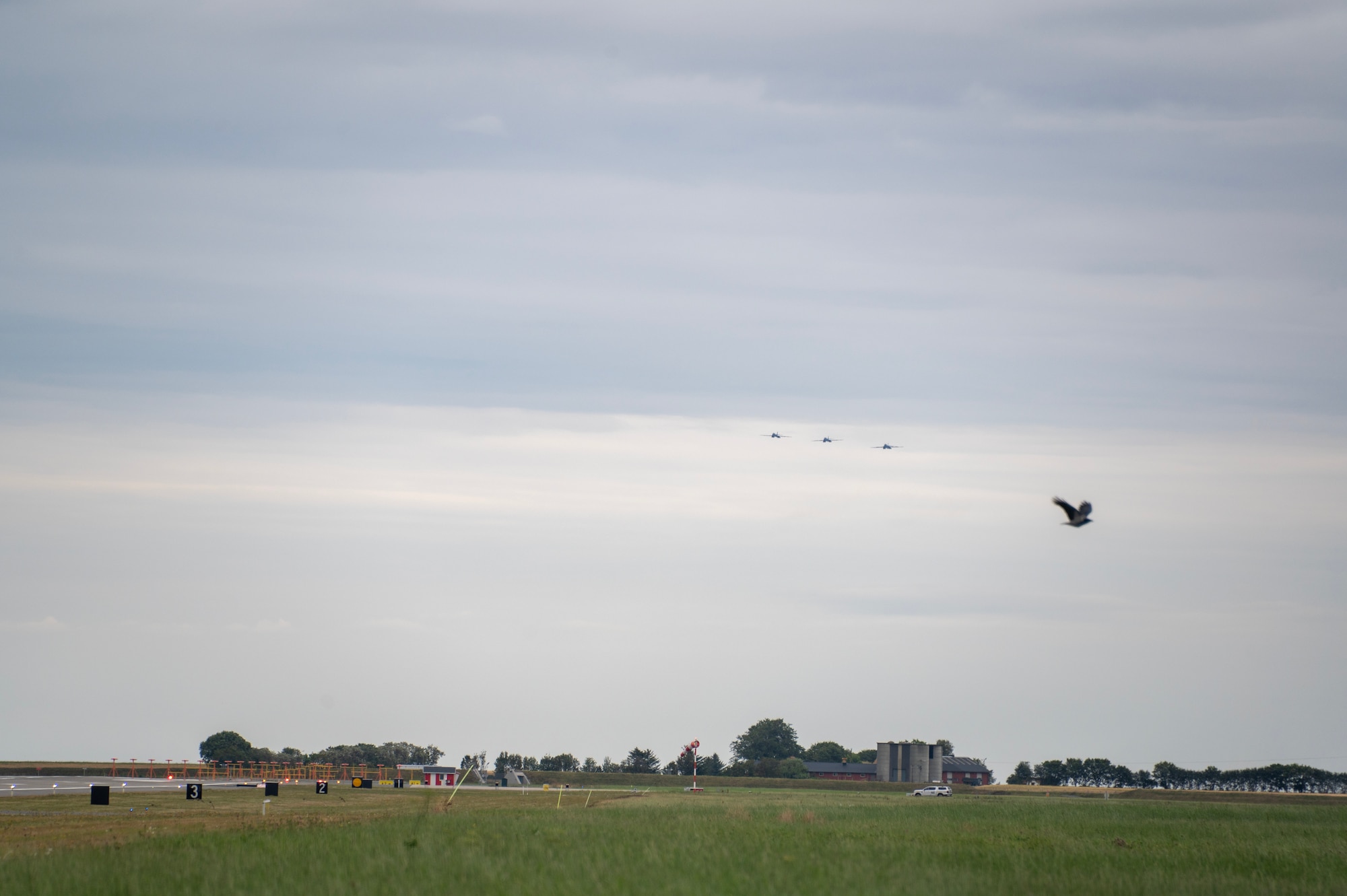 A B-1 Lancer comes in for landing