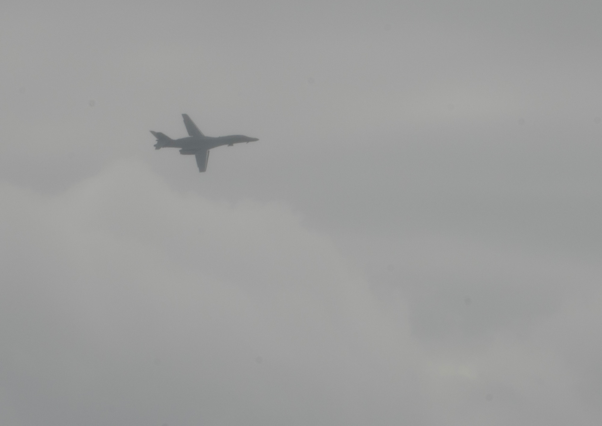 A B-1 Lancer comes in for landing