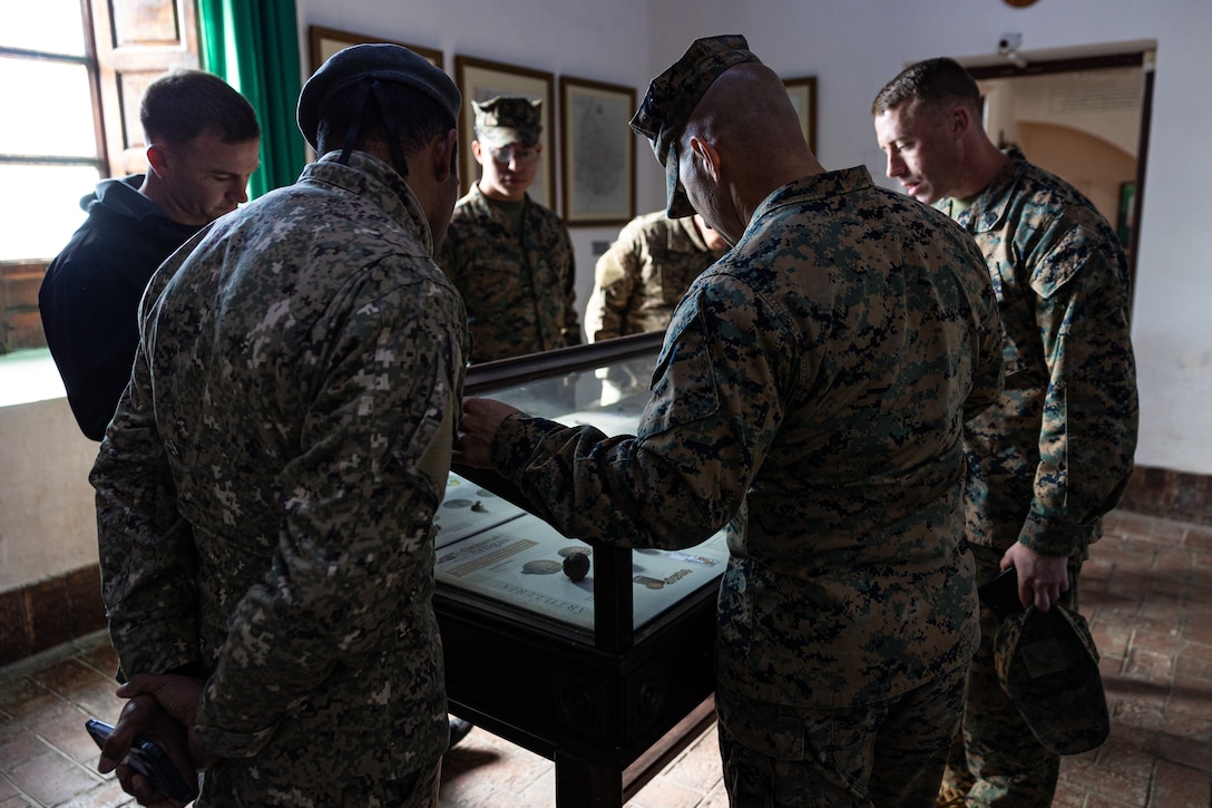 U.S. Marines and Uruguayan service members look at a display during a subject matter expert exchange in Uruguay, August 14, 2025. This subject matter expert exchange enhances the training and readiness standards for the United States and Uruguay as well as facilitating the exchange of formalized readiness standards between both countries. (U.S. Marine Corps photo by Sgt. Eduardo Delatorre)