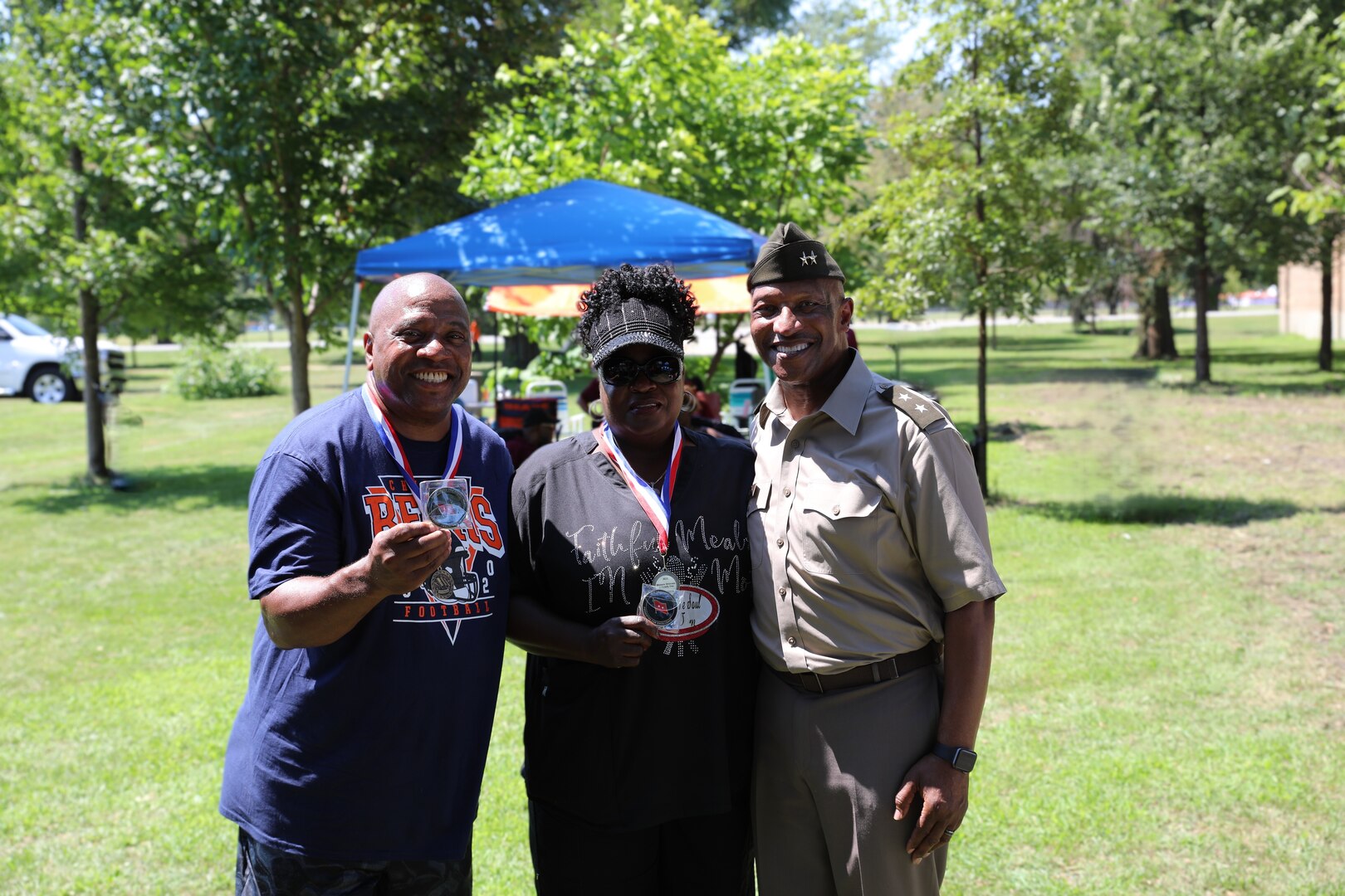 Maj. Gen. Rodney Boyd presents his coin to 8th Infantry Association members