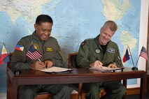 Adm. Samuel J. Paparo, commander, U.S. Indo-Pacific Command, signs the 8-star memo alongside Gen. Romeo Brawner, Chief of Staff of the Armed Forces of the Philippines at Camp Smith, HI on August 7, 2025.
