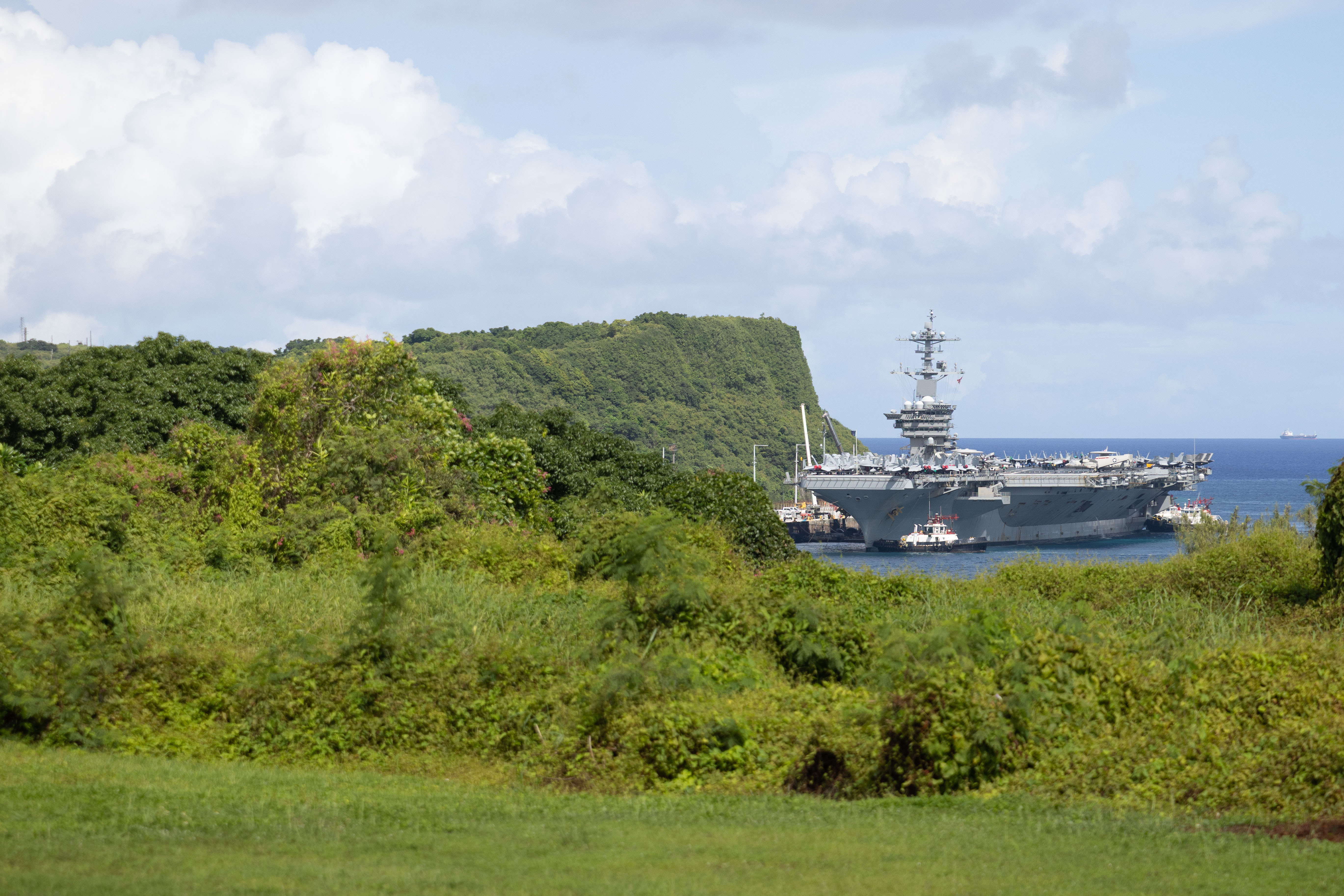 USS George Washington (CVN 73) arrives in Guam for a port visit