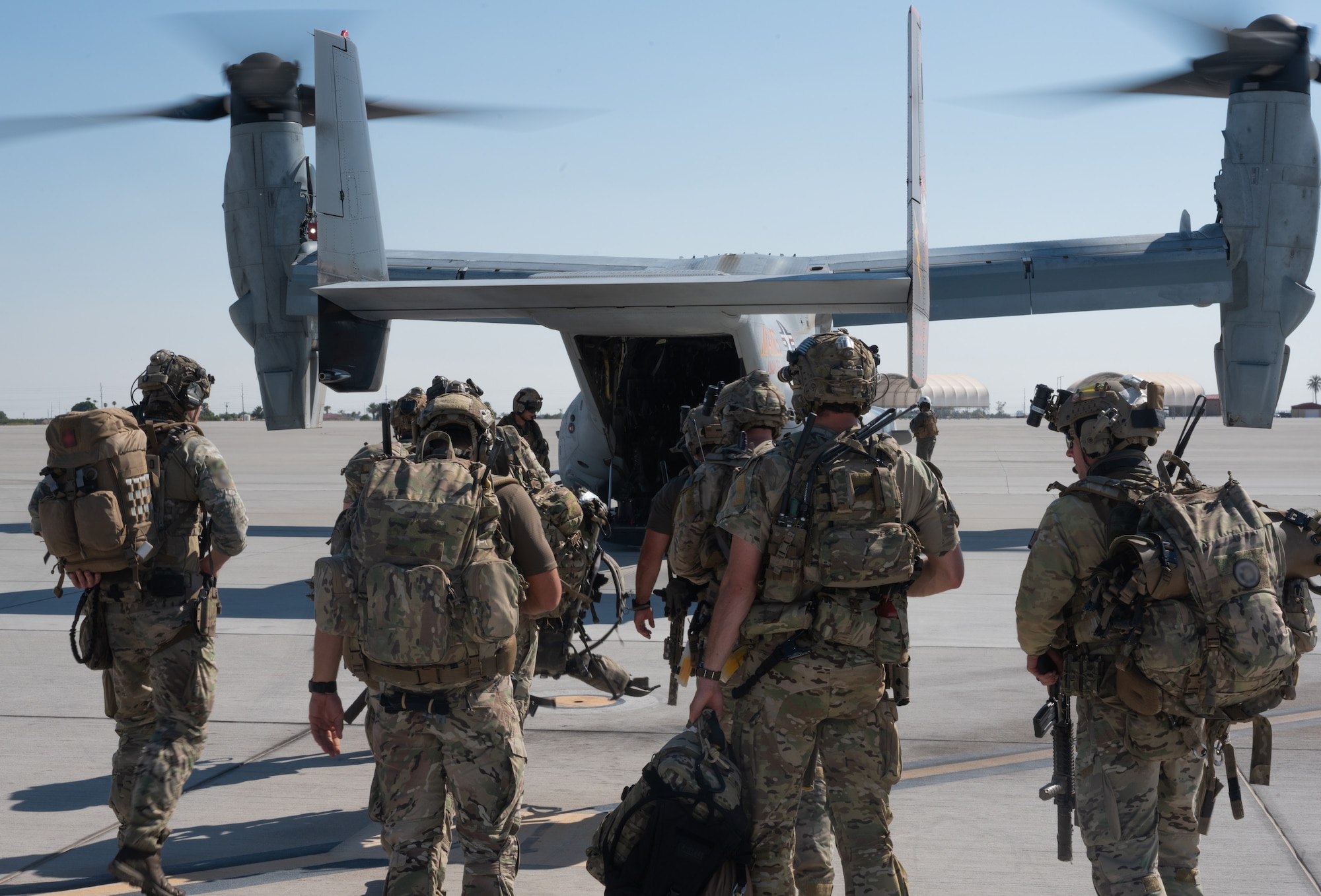 AFSOC Air Commandos and a Czech Republic special operations forces member prepare to depart a U.S. Marine MV-22B Osprey.
