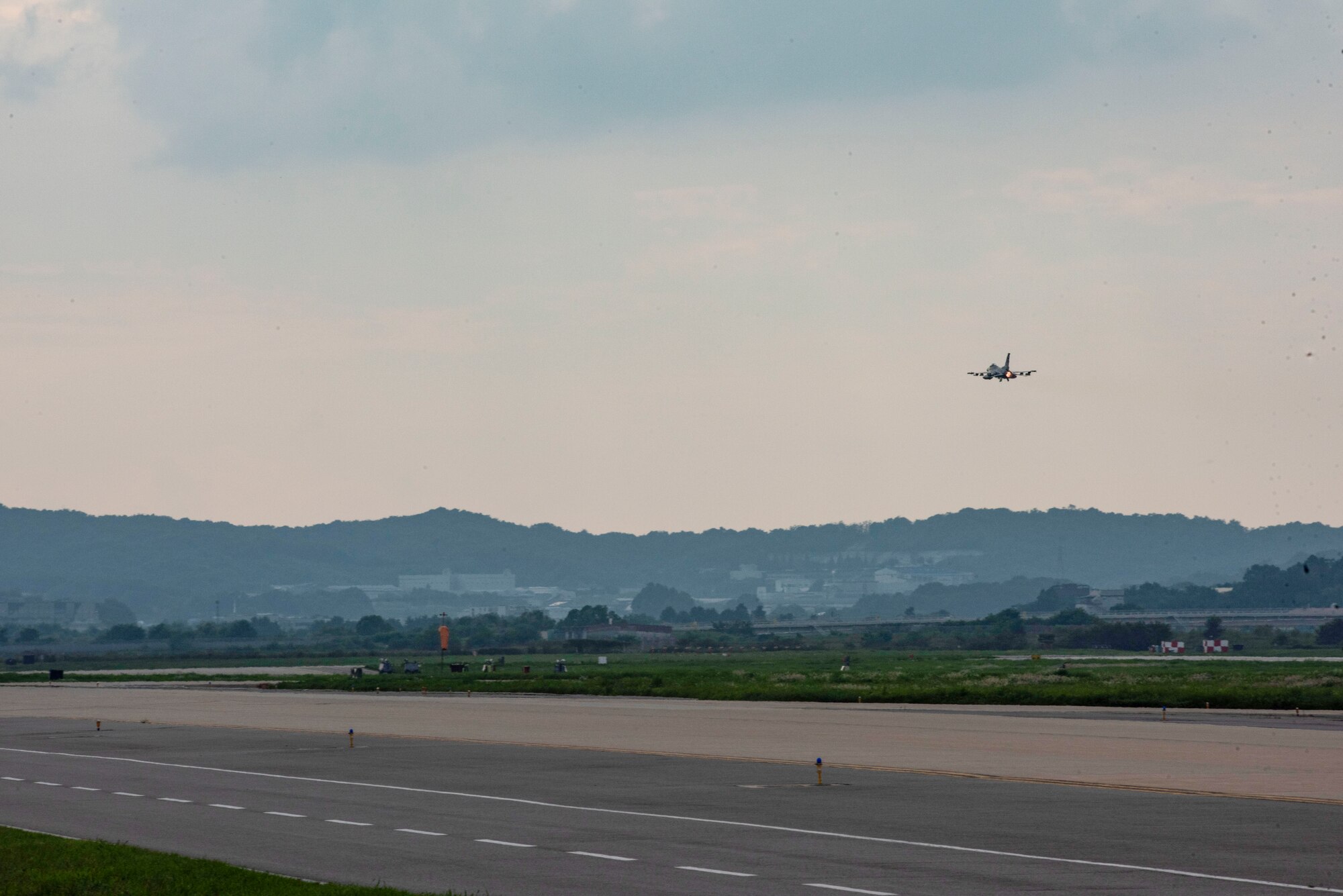 A U.S. Air Force F-16 Fighting Falcon, assigned to the 36th Fighter Squadron, takes off during Ulchi Freedom Shield 25 at Osan Air Base, Republic of Korea, Aug. 18, 2025.