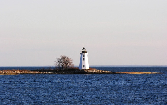Current image of the 200-year-old Black Rock Light standing as a lone sentinel on Fayerweather Island. (Wikipedia)