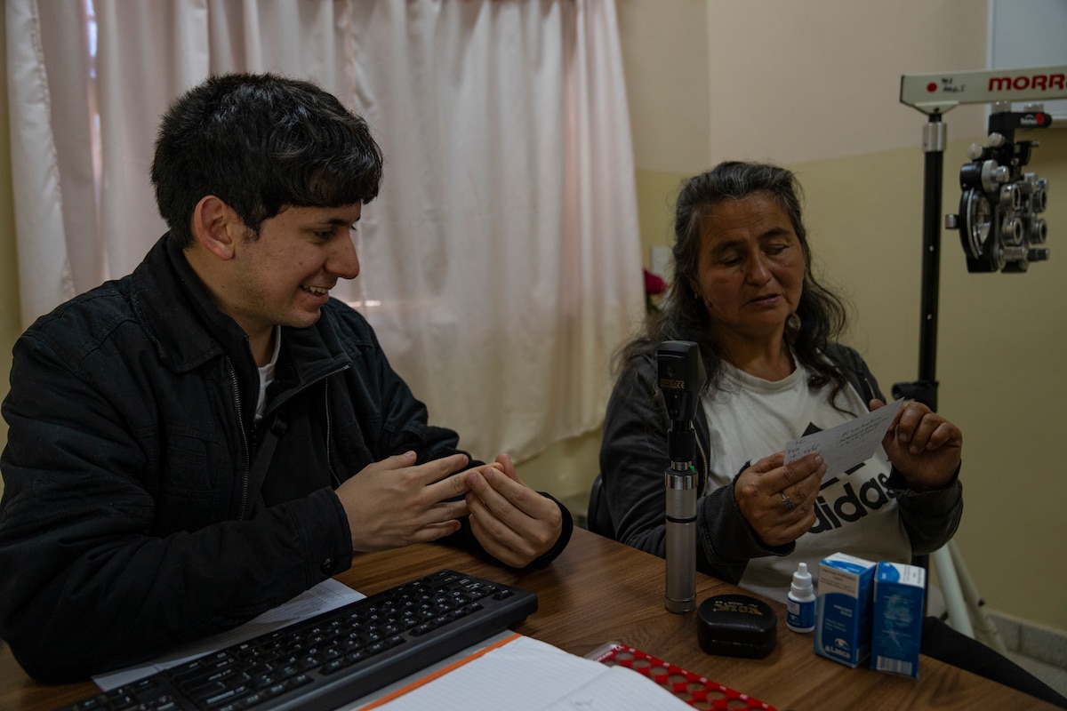 Paraguayan medical student Fernando Barrientos, explains a prescription to a patient during AMISTAD 2025 at Unidad de Salud de la Familia Inmaculada Concepción in Luque, Paraguay, Aug. 11, 2025. Students from universities across Paraguay volunteered to translate to United States and Paraguayan medical and dental teams delivering care to rural Paraguayan communities. (U.S. Air Force photo by Andrea Jenkins)