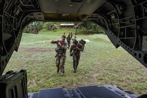 A British Army Training Support Unit Belize, (BATSUB) (left), and Belize Defence Force (BDF) member return to a CH-47 Chinook during exercise AGILE BEAR 25, in Belize, Aug. 5, 2025. As U.S. Southern Command’s rapid response element in Central America, JTF-Bravo provides a unique and essential capability in enabling our partner nations to proactively confront threats to their security with exercises like AGILE BEAR, preparing our teams to respond to crises in the joint operational area. (U.S. Air Force photo by Tech. Sgt. Dylan Rossitto)