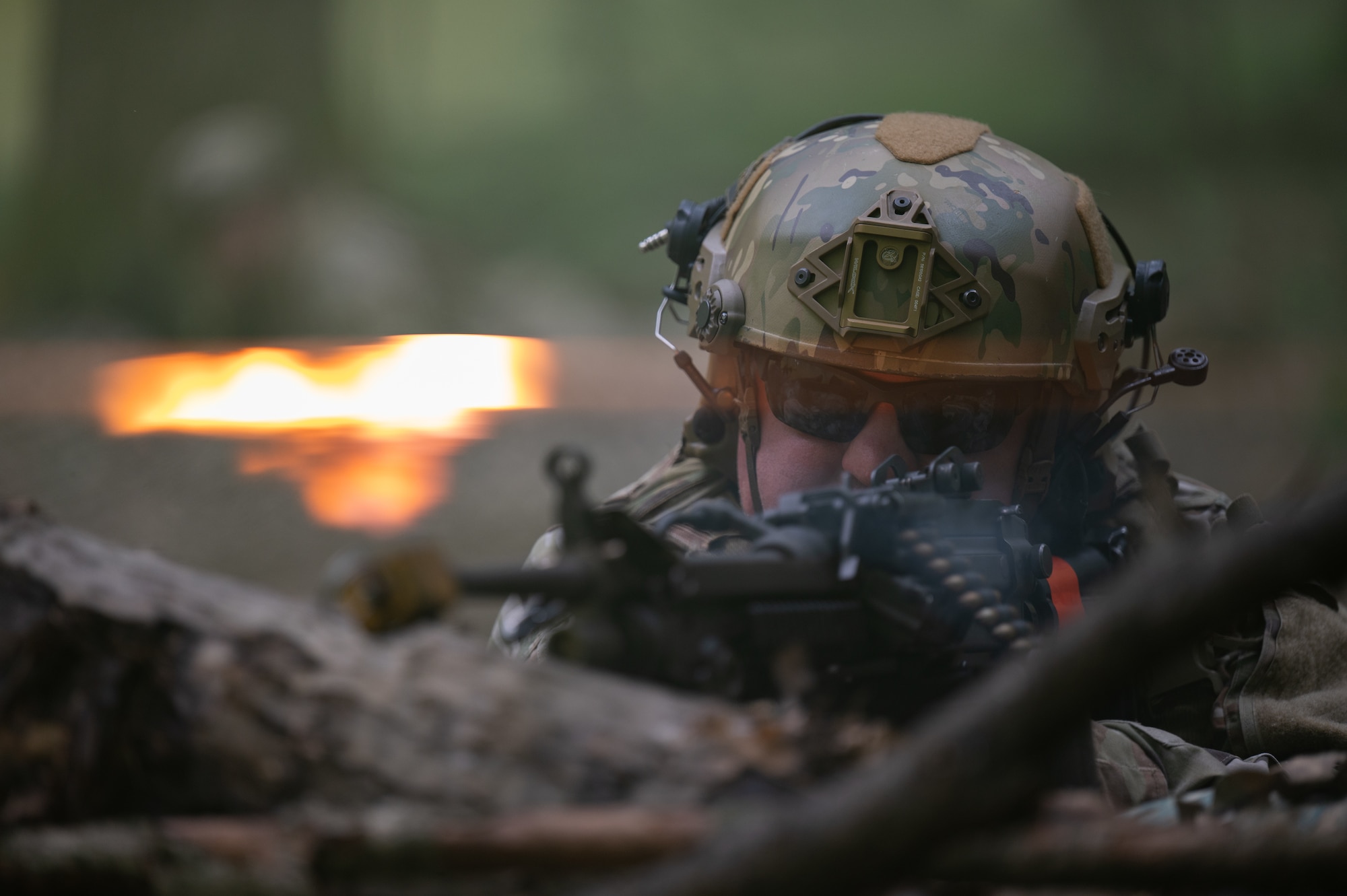 a military man with a machine gun