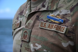 A rifle badge is shown close up on a military uniform.
