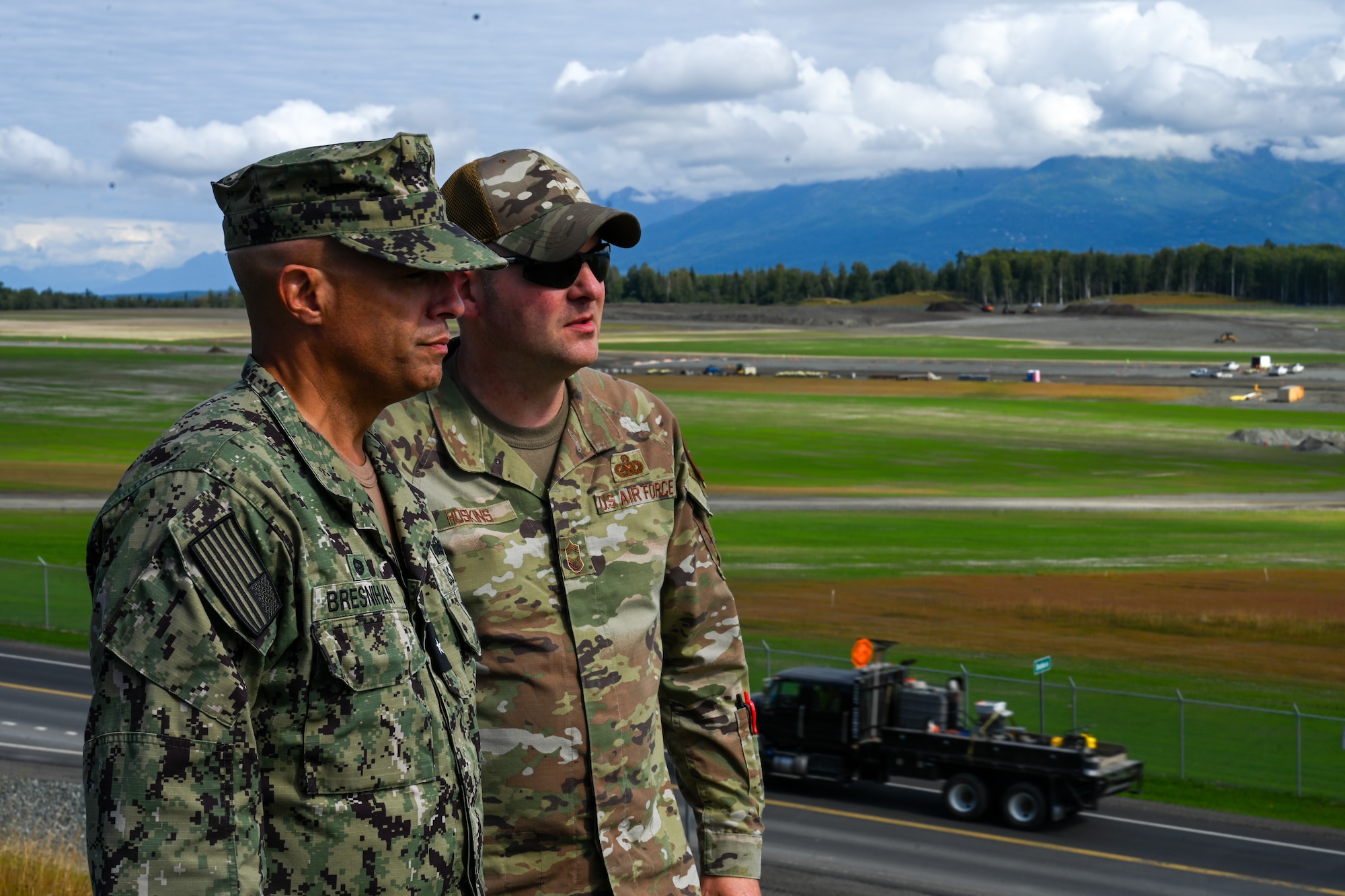 Commander of DLA Energy visits JBER.
