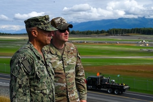 Commander of DLA Energy visits JBER.