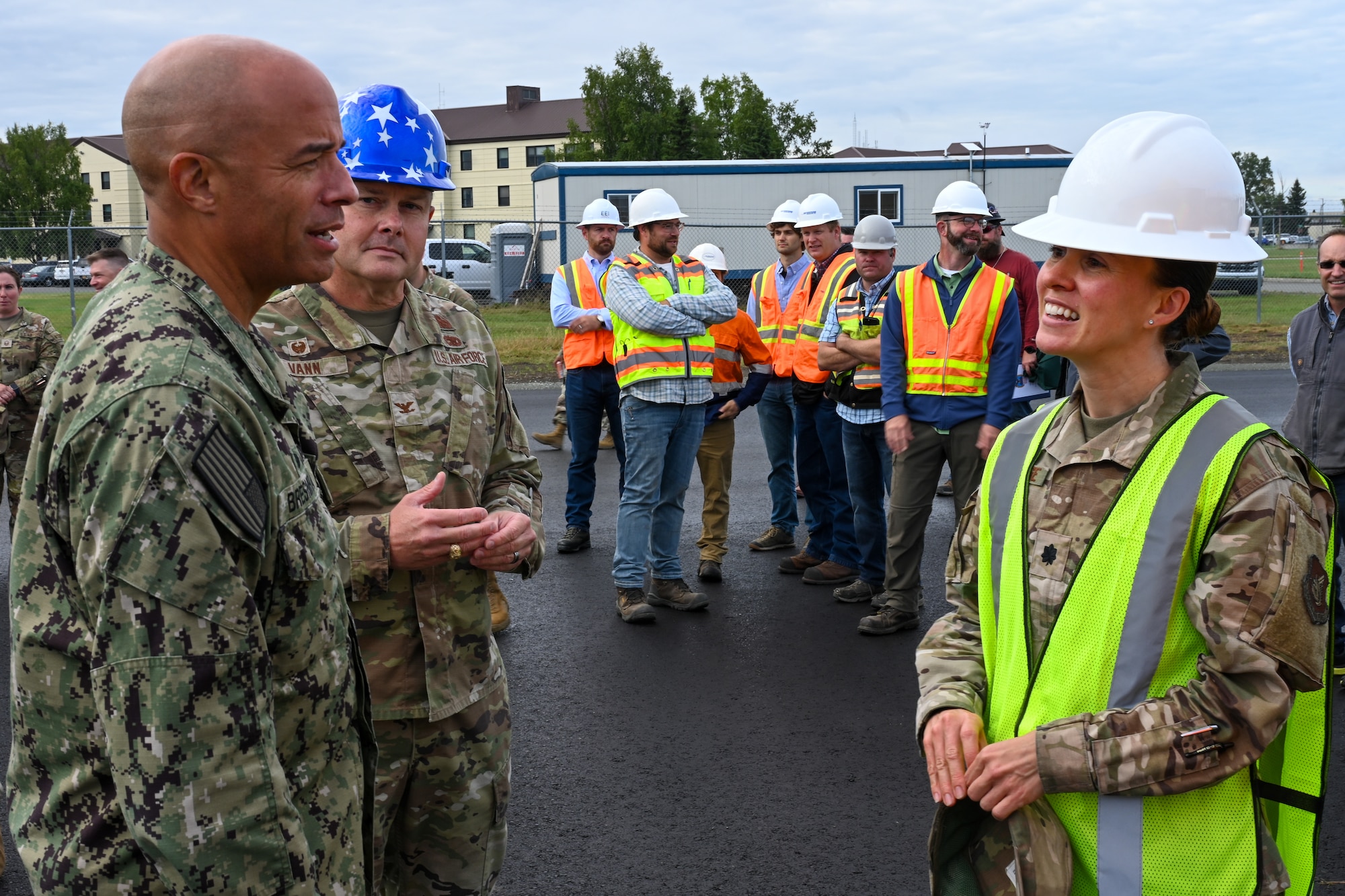 Commander of DLA Energy visits JBER.
