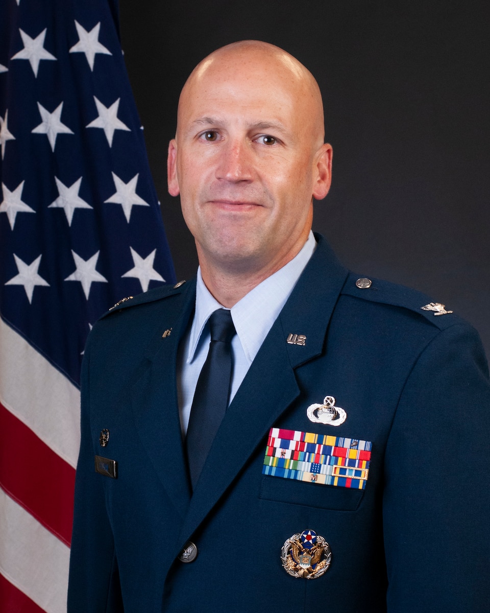 Official photo of Col Andrew St. Jean