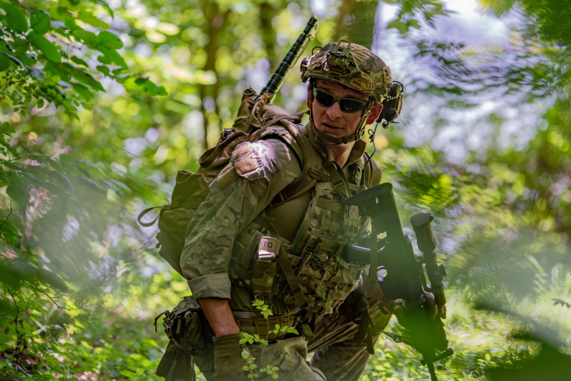Staff Sgt. Austin Duck, a team lead in the Kentucky Air National Guard’s 123rd Explosive Ordnance Disposal flight, leads his team during a training exercise at Muscatatuck Urban Training Center in Butlerville, Indiana, July 26, 2025.