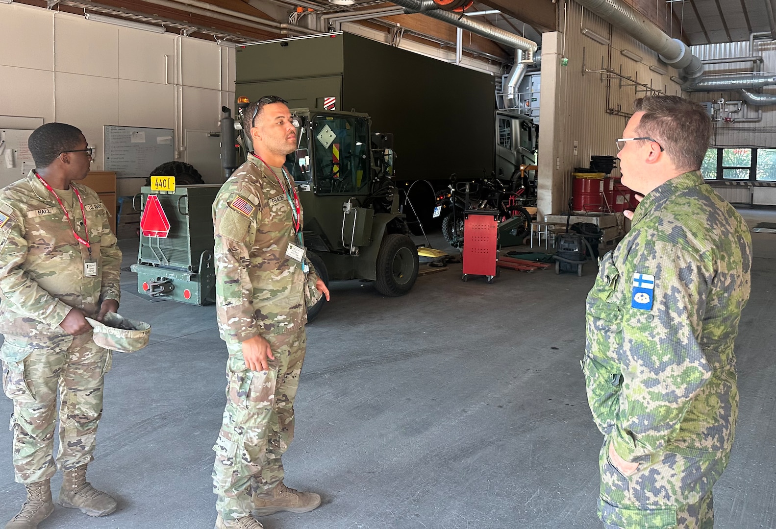 VNG Soldiers and Finnish partners discuss maintenance operations in Finland