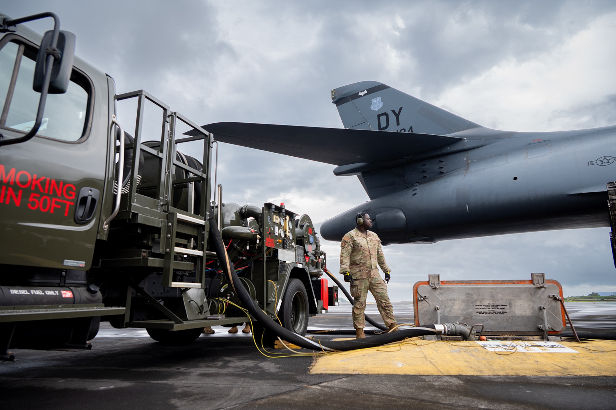 A B-1 Lancer receives fuel from a truck