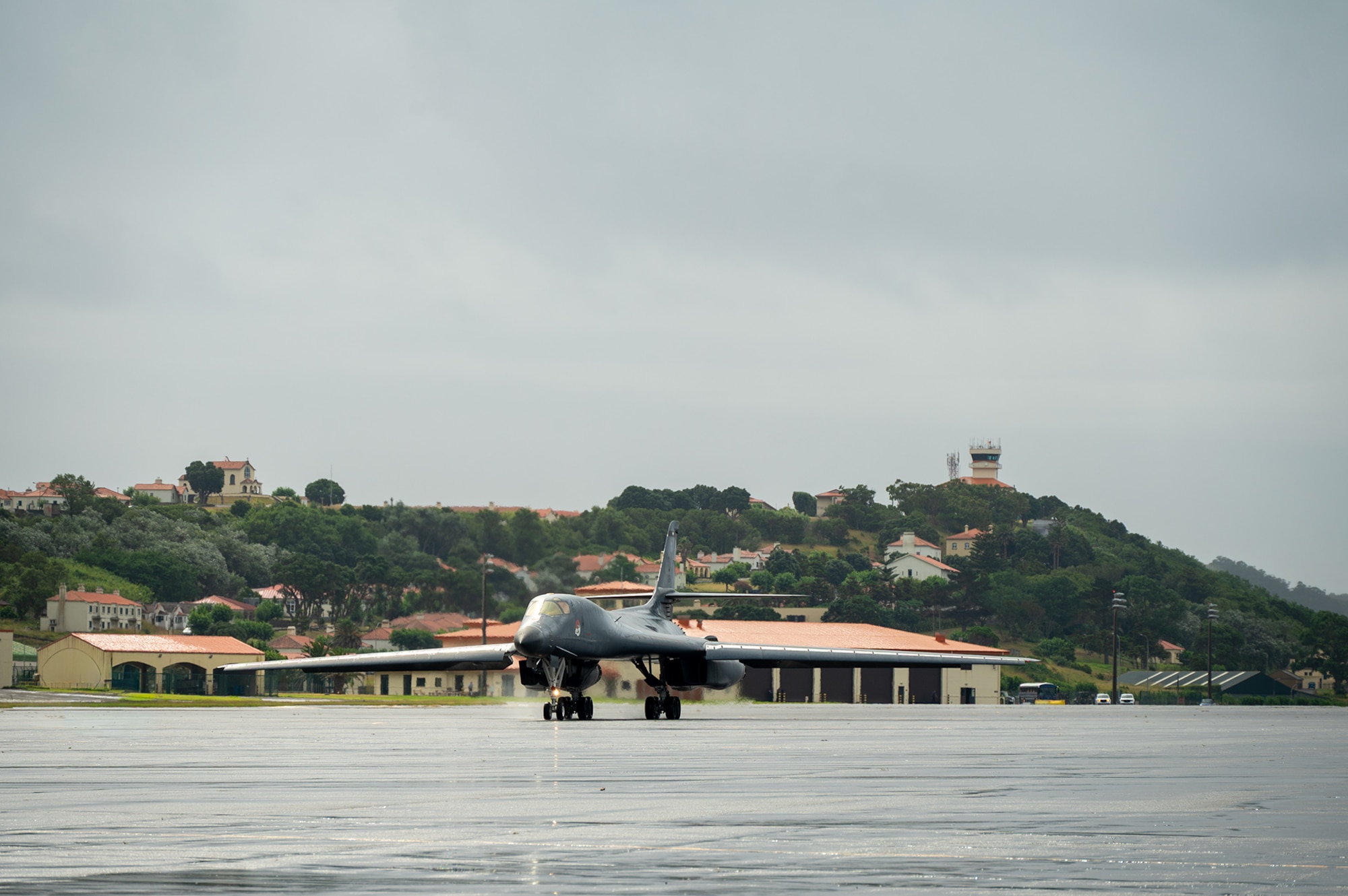 A B-1 Lancer receives fuel from a truck