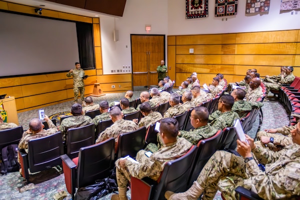 Colombian army Sgt. Maj. Duan Gomez Bustamante, student at the Colombian Armed Forces Sergeants Major Academy and Programa Integral para Suboficiales de Alta Jerarquía (PISAJ) 21 participant, discusses challenges facing the Colombian military with fellow students during the PISAJ 21 culminating event at the U.S. Army Sergeants Major Academy, Fort Bliss, Texas, Aug. 21, 2025. PISAJ is a biannual, partner nation-funded initiative aligned with U.S. Southern Command’s Theater Campaign Plan and directly supports the Colombian army transformation to align its noncommissioned officer corps with globally recognized standards. (U.S. Army photo by Staff Sgt. Joshua Taeckens)
