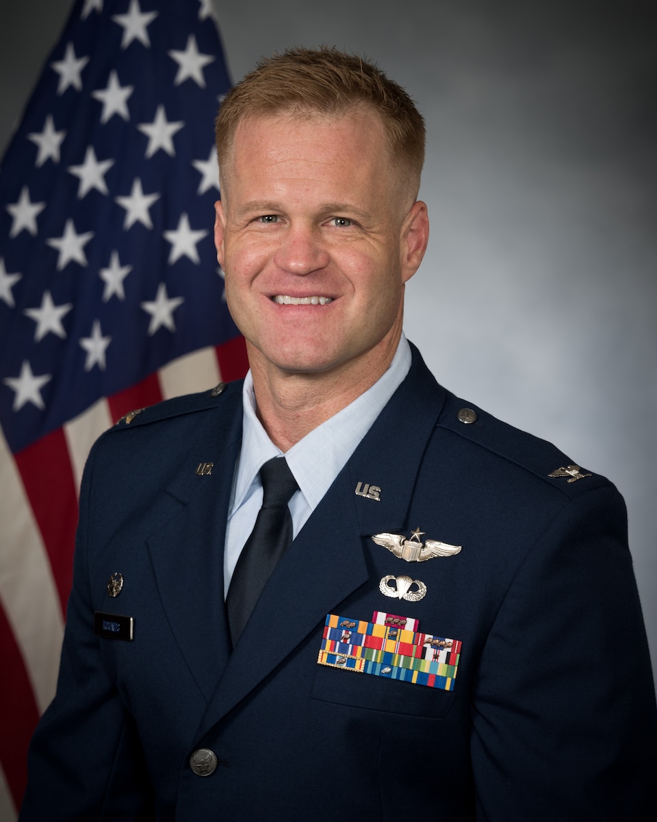 Colonel Raymond K. Rounds Official photo