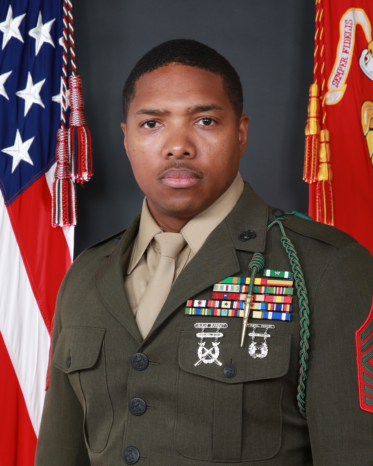 ミリタリー 1/6MARINE CORPS GUNNERY SERGEANT CRRWS Gunnery Sergeant Bryan Williams > Marine Music > Official