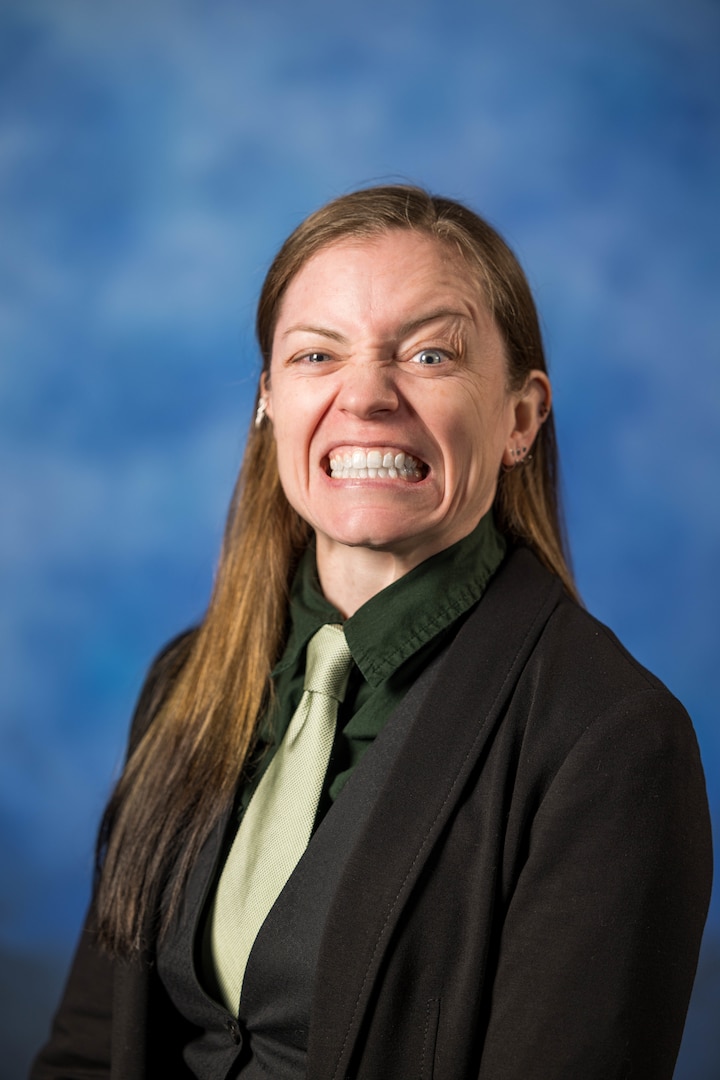 Headshot of Lauren Hanyok