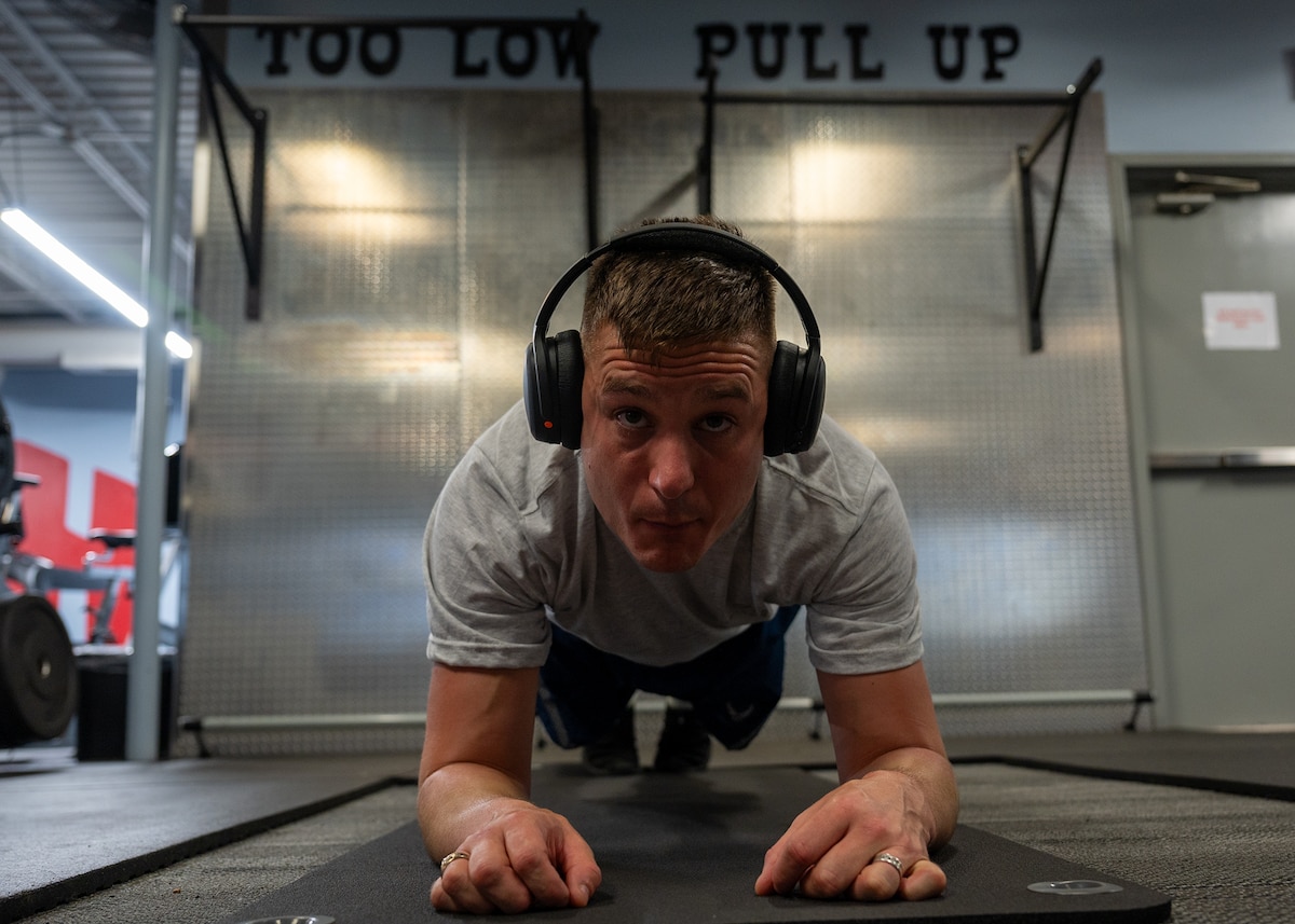 man does plank exercise