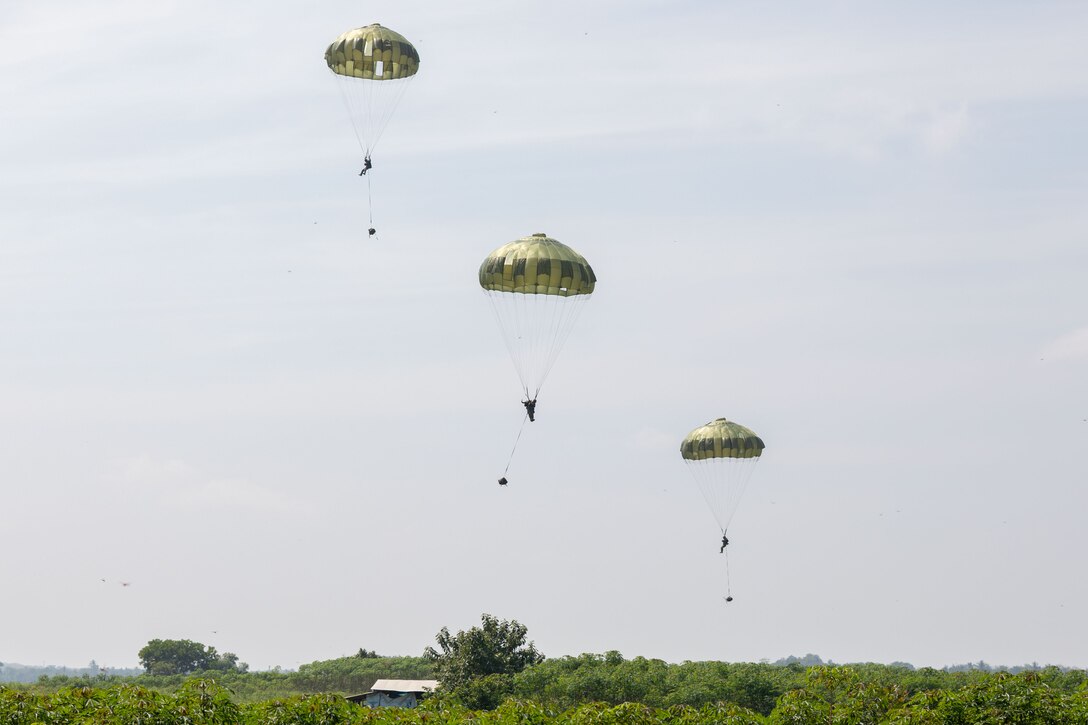 Indonesian National Armed Forces and Japan Ground Self-Defense Force paratroopers conduct an airborne jump with the MC1-1B Parachute onto a drop zone in Baturaja, Indonesia, during Super Garuda Shield 25, Aug. 27, 2025.