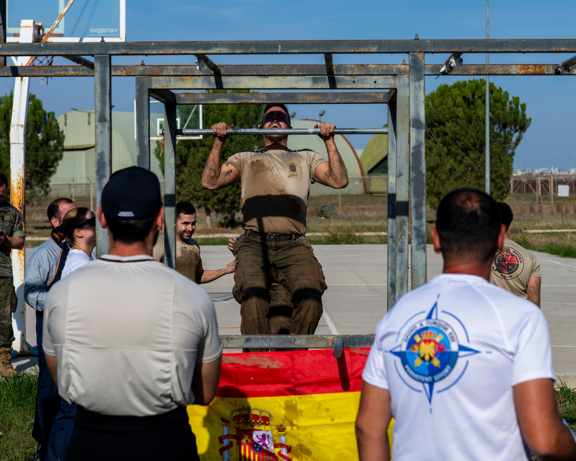 A Spanish service member performs pullups